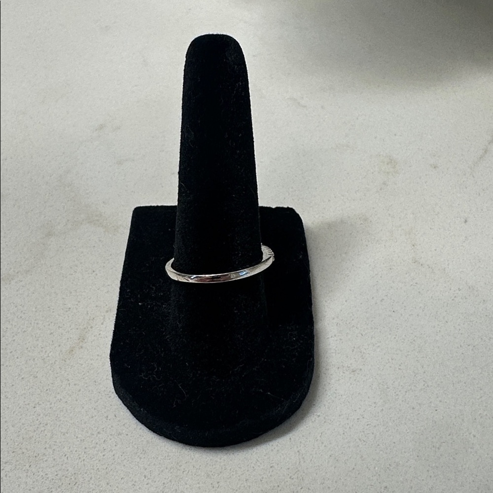 Elegant Silver Marquise Cut Ring - Picture 3 of 3